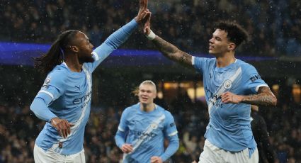 El Manchester City golea al Fulham de Raúl Jiménez y ya está a tres puntos del Arsenal, líder de la Premier League