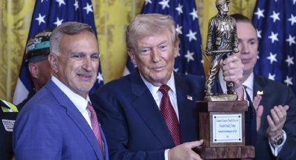 Trump es galardonado como “campeón del carbón” y ordena al Pentágono priorizar su uso