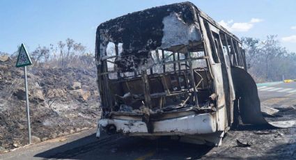 Prevalece el caos con bloqueos viales en Aguililla, tierra natal de "El Mencho"