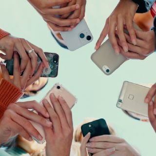 Reino Unido prohibirá las redes sociales a los menores de 16 años; este lunes se darán los detalles