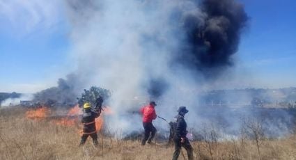 Incendio en corralón de la fiscalía de Tlaxcala calcina 184 vehículos bajo resguardo