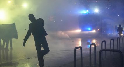 La policía italiana dispersa con gas lacrimógeno y un cañón de agua a manifestantes que se oponen a los Juegos Olímpicos de Milano-Cortina