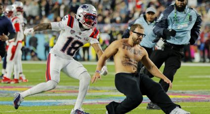 Un espontáneo se mete a la cancha en pleno Super Bowl LX; Kyle Williams, receptor de Patriots, ayudó a 'taclearlo'