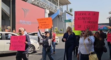 Bloqueo de taxistas desata caos en la Terminal 1 del AICM; amagan con plantón