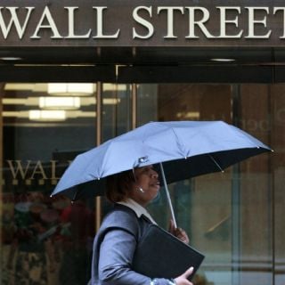 Wall Street cierra la semana en rojo; Nasdaq sufre su peor caída en más de un año