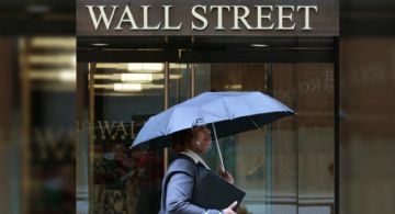 Wall Street cierra la semana en rojo; Nasdaq sufre su peor caída en más de un año