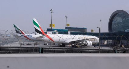 Suspenden operaciones en el principal aeropuerto de Dubái tras impacto de dron que causó un incendio