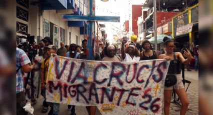 Migrantes en Tapachula recrean un viacrucis para visibilizar la crisis en Chiapas