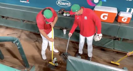Ganadores y ejemplares: jugadores de la Selección Mexicana de Beisbol levantan la basura en su partido contra Brasil del Clásico Mundial
