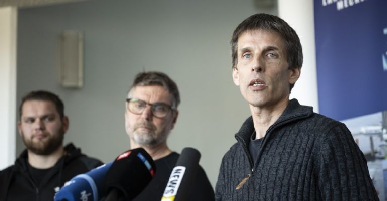 Burkard Baschek considera que el enfoque de dejar a la ballena varada liberarse por su propios medios fue correcto y funcionó en dos ocasiones