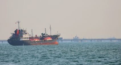 Atacan buque que navegaba hacia el norte del estrecho de Ormuz; no se reportan heridos