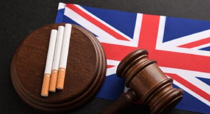 Reino Unido aprueba una ley que prohíbe de por vida comprar tabaco a los nacidos después de 2008