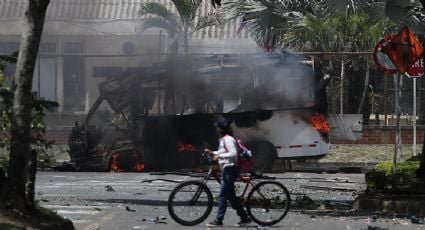 “Son terroristas, fascistas y narcotraficantes”, dice Petro tras ataque que dejó 14 muertos en Colombia