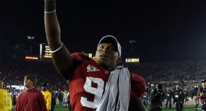 Exjugador de futbol americano colegial confiesa que se disfrazaba de estrella de la NFL para lograr préstamos millonarios