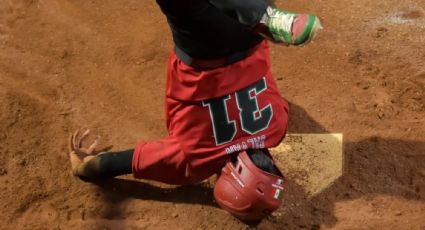 Jugador mexicano se barre de cabeza y toca el home con la cara para anotar la carrera del triunfo en el Mundial de Softbol Sub 23
