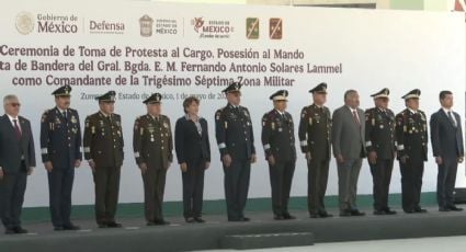 Cae mampara sobre la gobernadora Delfina Gómez durante ceremonia militar en base aérea de Santa Lucía