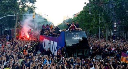 “Gracias a Dios no soy madridista”: Barcelona festeja el título de Liga ante 750 mil personas y se burla del Real Madrid con guantes de box y balones de playa