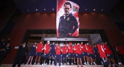 Chivas recibe nutrida serenata de sus aficionados en la CDMX previo a enfrentar a Cruz Azul en Semifinales