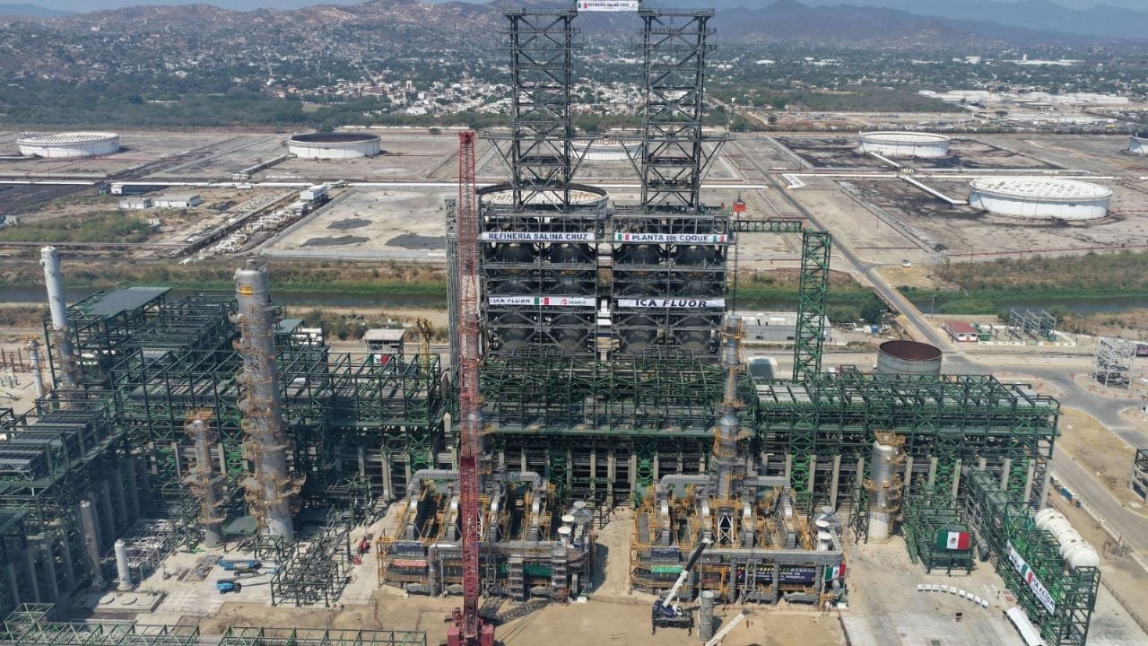 Fuga en Pemex: confirman derrame de combustóleo en la refine