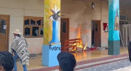 Indígenas vandalizan la alcaldía de Chilchota e incendian vehículos tras ataque armado en Acachuén