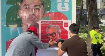 Protestan con "estampas" de Rocha Moya e Inzunza en Reforma en medio de la fiebre por el Mundial