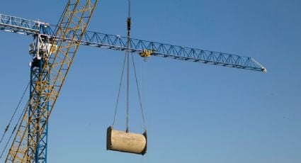 Se desploma grúa telescópica en construcción cercana a Parque Delta; hay cuatro lesionados