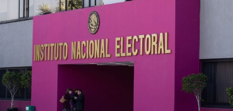 INE da carpetazo a expediente contra Martín López Obrador por recibir dinero en efectivo