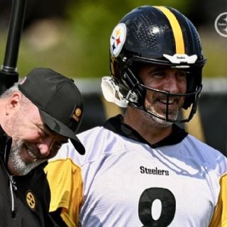 Aaron Rodgers renueva a los 42 años por una temporada más con los Steelers y con coach ya conocido
