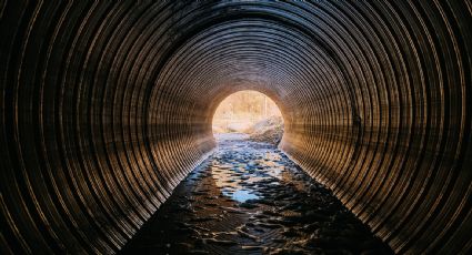 Detienen a 19 mexicanos que intentaban cruzar a EU a través de un túnel de drenaje; hay tres menores