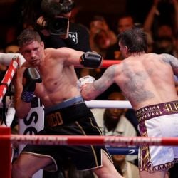 Hubo polémica: Oleksandr Usyk noquea a Rico Verhoeven para ganar el título de los pesos pesados