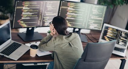 Programación, la profesión con mayores "pérdidas humanas" desde la salida de ChatGPT: The Economist