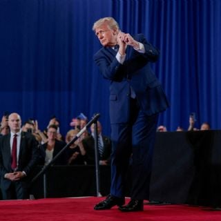 Trump viaja a Francia para acudir a la reunión del G7 tras firma de acuerdo con Irán