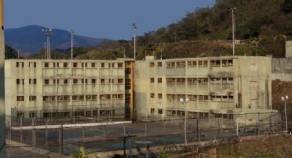 Reos toman cárcel en Venezuela por malos tratos de custodios, informa ONG; reportan heridos
