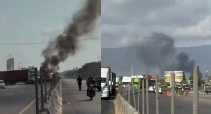 Registran el incendio de vehículos en Colima tras una agresión armada; abaten a delincuente y dos agentes resultan heridos