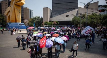 Siguen movilizaciones de la CNTE: bloquean Paseo de la Reforma e instalan plantón en aeropuerto de Oaxaca