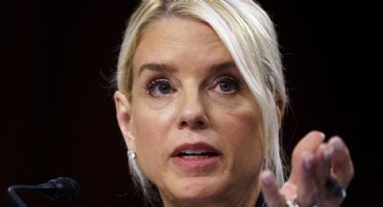 Pam Bondi, exfiscal general de EU, es diagnosticada con cáncer de tiroides; recibe tratamiento
