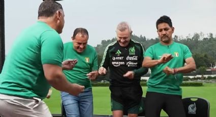 Critican a Javier Aguirre por aparecer y bailar en el podcast de Cuauhtémoc Blanco a días del Mundial: “Que se ponga a trabajar”