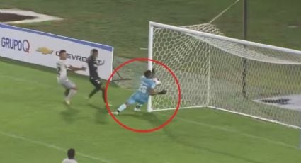 Sospechoso autogol de un portero desata acusaciones de amaño de sus compañeros: “Eso no se hace, ten respeto a tus colegas”