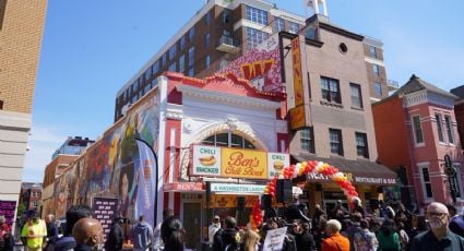 Alcaldesa de Washington promueve reapertura del local de "chili dogs" favorito de Obama