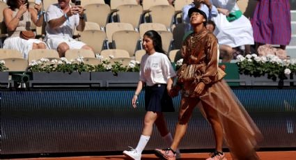 Naomi Osaka asombra con nuevo vestido en Roland Garros; enfrentará a Sabalenka en Octavos, quien terminó su reto de baile con Djokovic