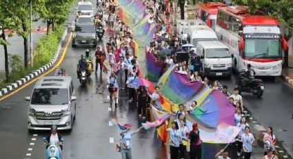 Desfile por el mes del Orgullo LGBT+ en Tailandia reúne a miles de personas en Bangkok