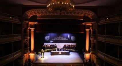 Regidora de Morena interrumpe la entrega de reconocimiento a Isabel Díaz Ayuso