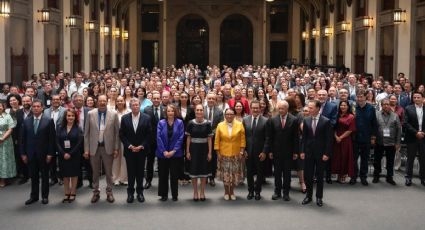 Sheinbaum a legisladores de la 4T: "Sólo hay dos caminos, la oligarquía y el entreguismo o el pueblo y la República"