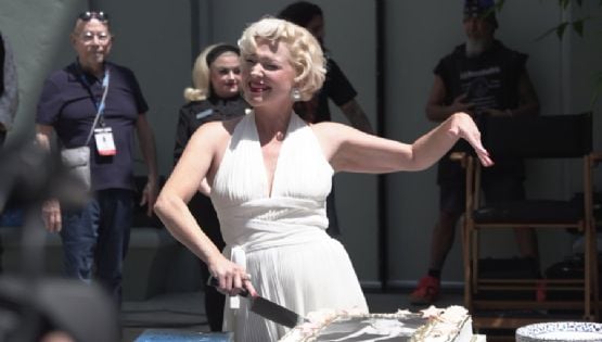 Hollywood celebra el legado de Marilyn Monroe en medio de rosas y pastel