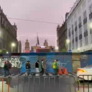 Amanece blindado el Zócalo de la CDMX mientras aficionados esperan ingresar al Fan Fest del Mundial