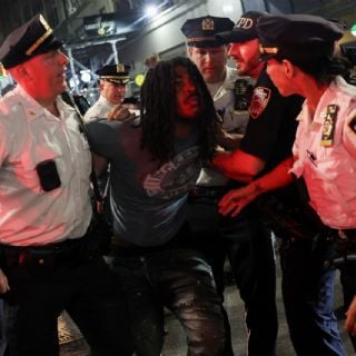 60 detenidos en Nueva York por violentos festejos tras el triunfo de Knicks en FInales NBA
