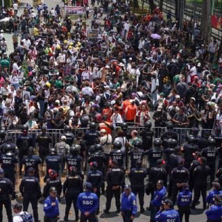 Denuncian detenciones durante manifestaciones frente al estadio Estadio Azteca