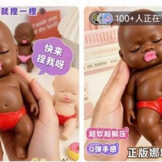 Muñecas que son golpeadas contra el estrés se viralizan en China y desatan indignación en Hong Kong