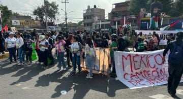 Caos rumbo al Estadio Azteca: colapsan vialidades por la presencia de manifestantes y aficionados