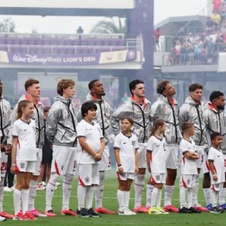 La selección de Inglaterra sufre insólito robo de balones, zapatos y material deportivo en EU